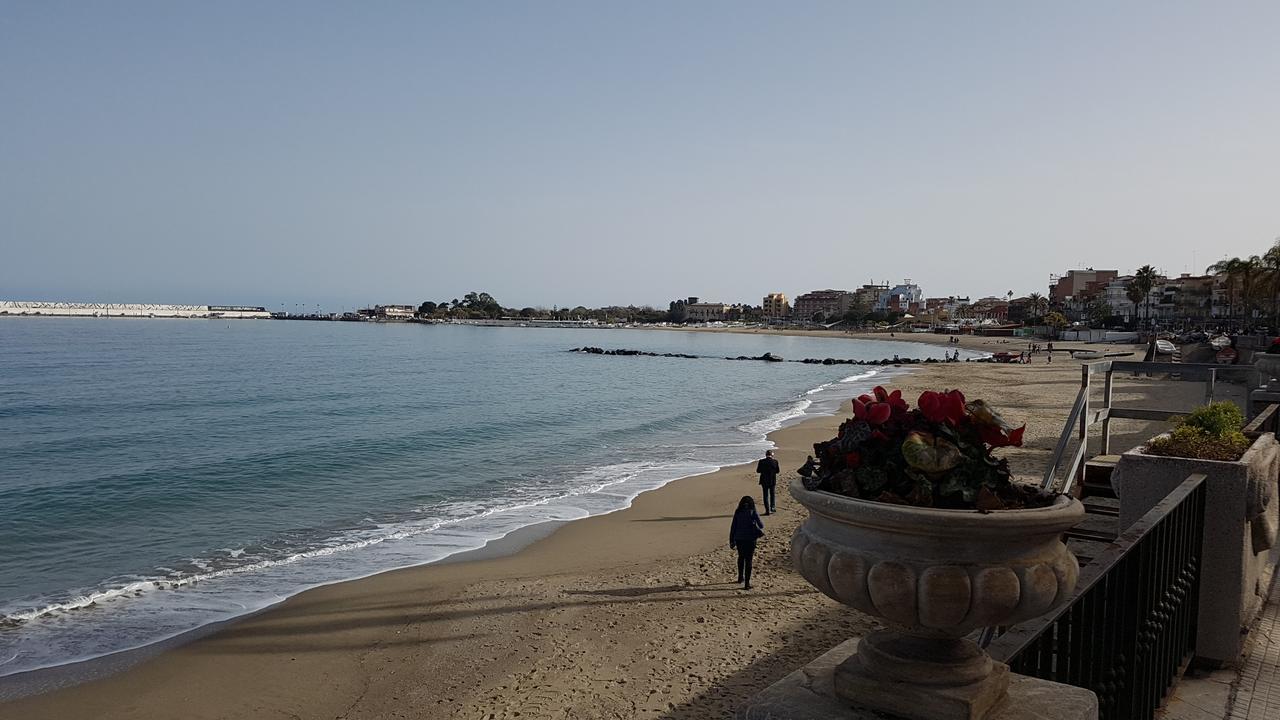 Ines Bed And Breakfast Giardini Naxos Exterior foto