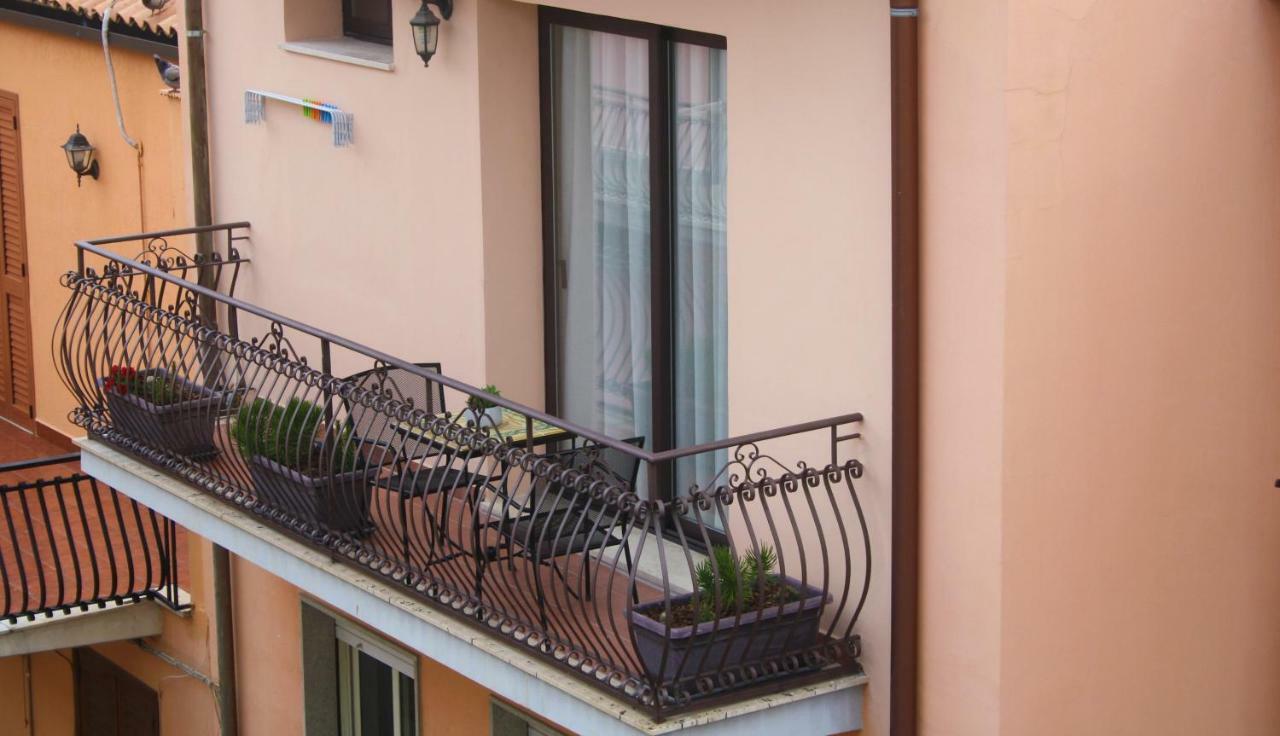 Ines Bed And Breakfast Giardini Naxos Exterior foto